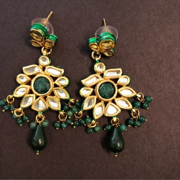 Jadau Kundan Gemstone Gold Plated Necklace Set - Picture 6 of 6